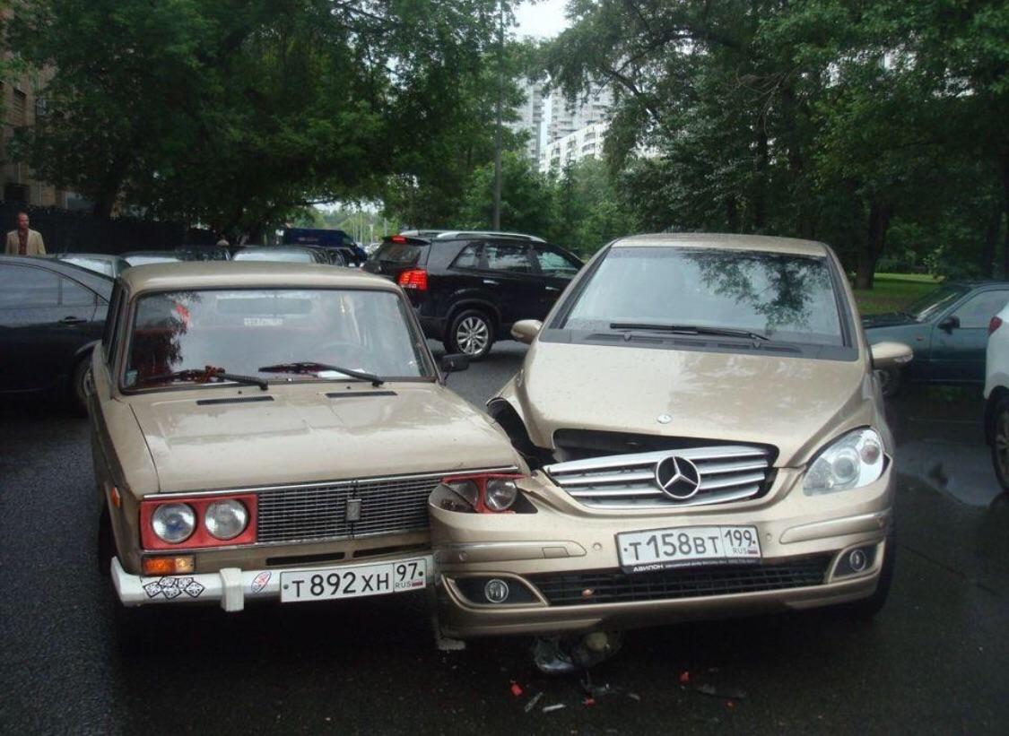 Lada и Mercedes Benz фото