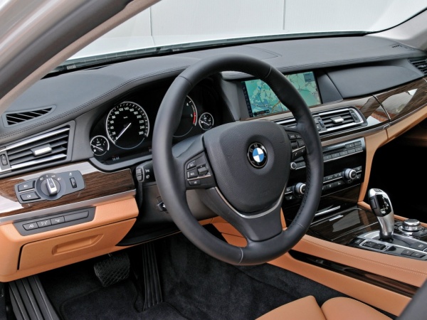 BMW 7 Series фото